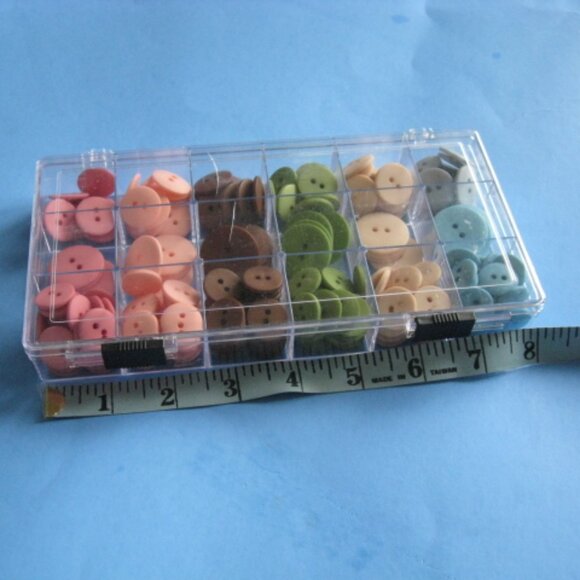 209 Craft or Sewing Buttons Matching S M L - Picture 4 of 9